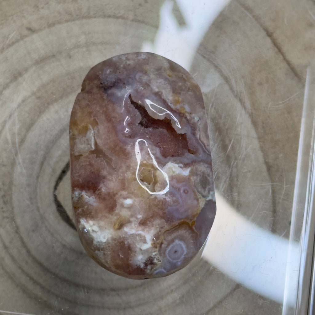 Flower Agate Palmstone